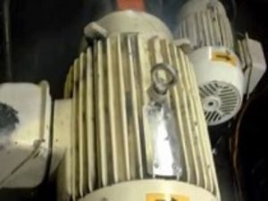 Bắn đá CO2 vào các bề mặt khô vệ sinh