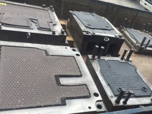 Vệ sinh khuôn lót cao su bằng đá CO2